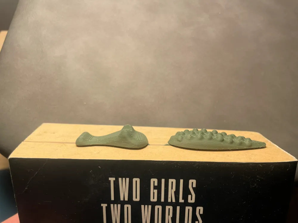 Swimming Gator – Unique & Fun Page Holder!